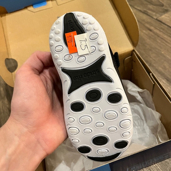 BNIB Striderite Toddler Running Shoes - Brand New, Never worn - Picture 4 of 5